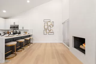 Photo #6: 6890907 Listing