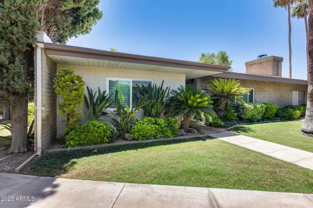 MLS: 6891018 Condo For Sale