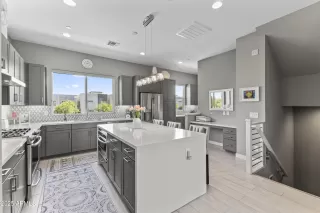 Photo #4: 6891369 Listing