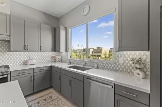 Photo #5: 6891369 Listing