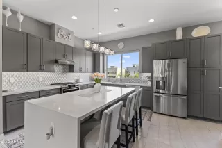 Photo #6: 6891369 Listing