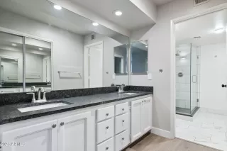 Photo #5: 6891472 Listing