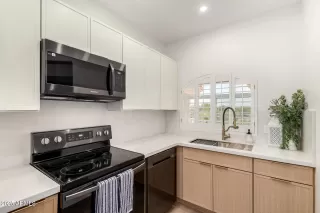 Photo #5: 6891922 Listing