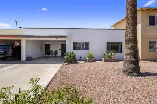 MLS: 6891989 Condo For Sale