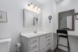 Photo #5: 6891989 Listing