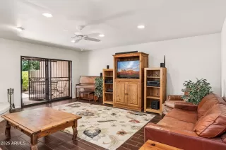 Photo #5: 6892102 Listing