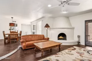 Photo #6: 6892102 Listing