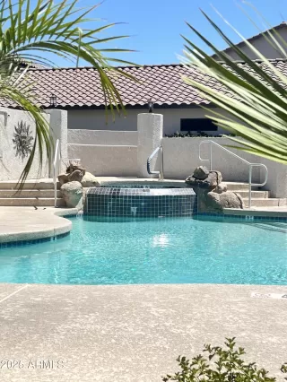 Photo #4: 6892146 Listing