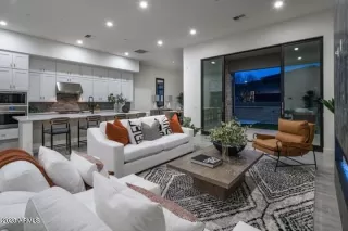 Photo #2: 6892174 Listing