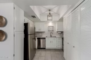 Photo #4: 6892463 Listing