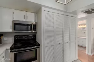 Photo #6: 6892463 Listing