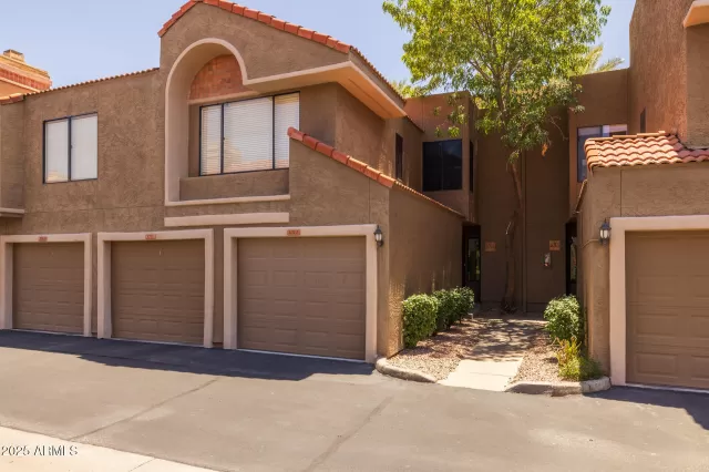 MLS: 6892781 Condo For Sale