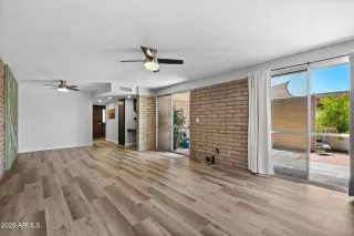 Photo #6: 6892932 Listing