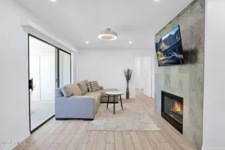 Photo #4: 6893296 Listing