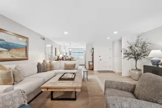 Photo #4: 6893357 Listing