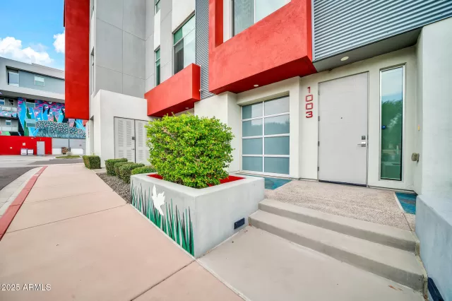 MLS: 6893753 Condo For Sale