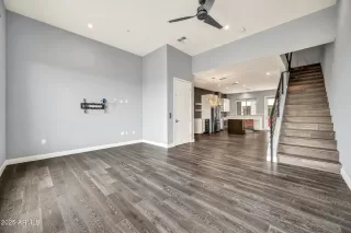 Photo #6: 6893753 Listing