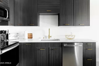 Photo #2: 6894249 Listing 