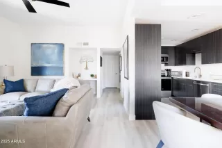 Photo #5: 6894249 Listing 