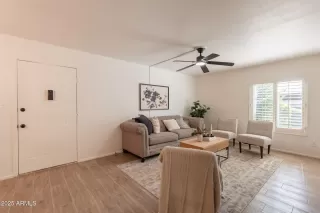 Photo #4: 6894453 Listing