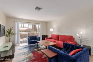 Photo #2: 6894457 Listing 