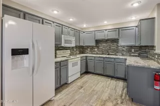 Photo #6: 6894543 Listing