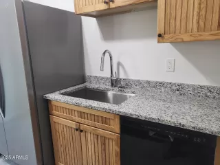 Photo #5: 6894551 Listing