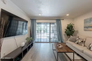 Photo #6: 6894699 Listing