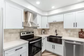 Photo #4: 6895270 Listing