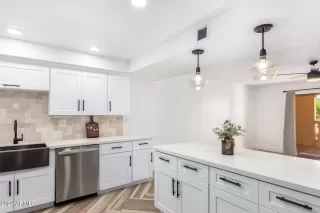 Photo #5: 6895270 Listing