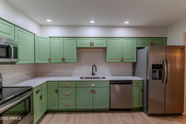 MLS: 6895575 Condo For Sale