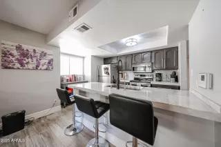 Photo #5: 6895709 Listing