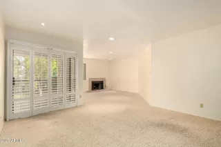 Photo #5: 6895951 Listing