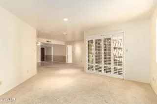 Photo #6: 6895951 Listing