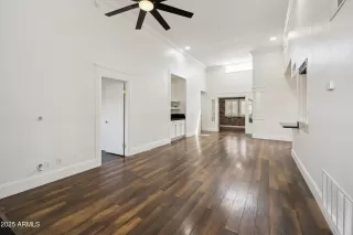 Photo #4: 6896095 Listing