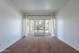Photo #5: 6896140 Listing