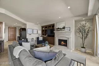 Photo #5: 6896167 Listing