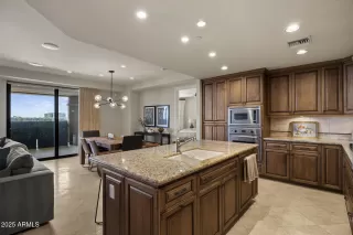 Photo #6: 6896167 Listing