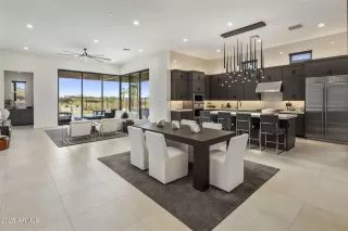 Photo #2: 6896198 Listing 