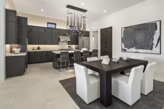 Photo #3: 6896198 Listing 