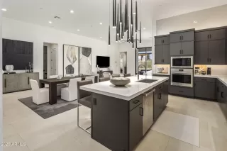 Photo #5: 6896198 Listing 