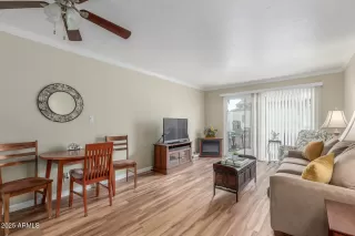 Photo #3: 6896241 Listing