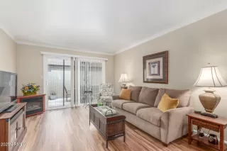 Photo #4: 6896241 Listing