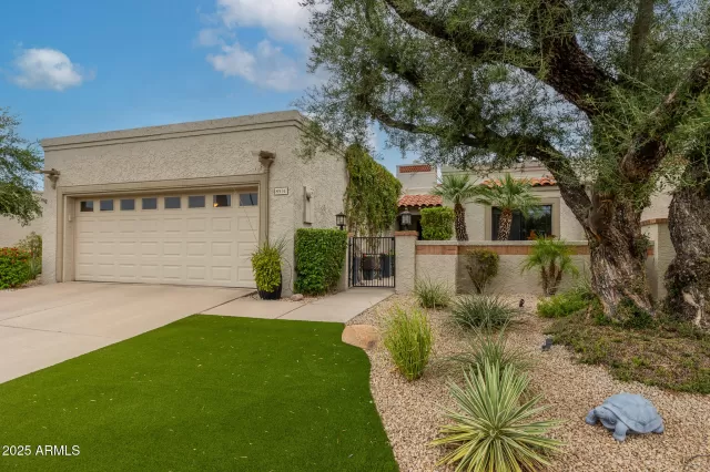 MLS: 6896422 Condo For Sale