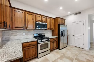 Photo #5: 6896433 Listing