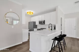 Photo #4: 6896522 Listing