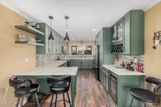 Photo #2: 6896620 Listing
