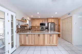 More Details about MLS # 6896841 : 5910 N 86TH STREET