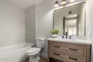Photo #5: 6897317 Listing