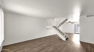 Photo #4: 6897495 Listing
